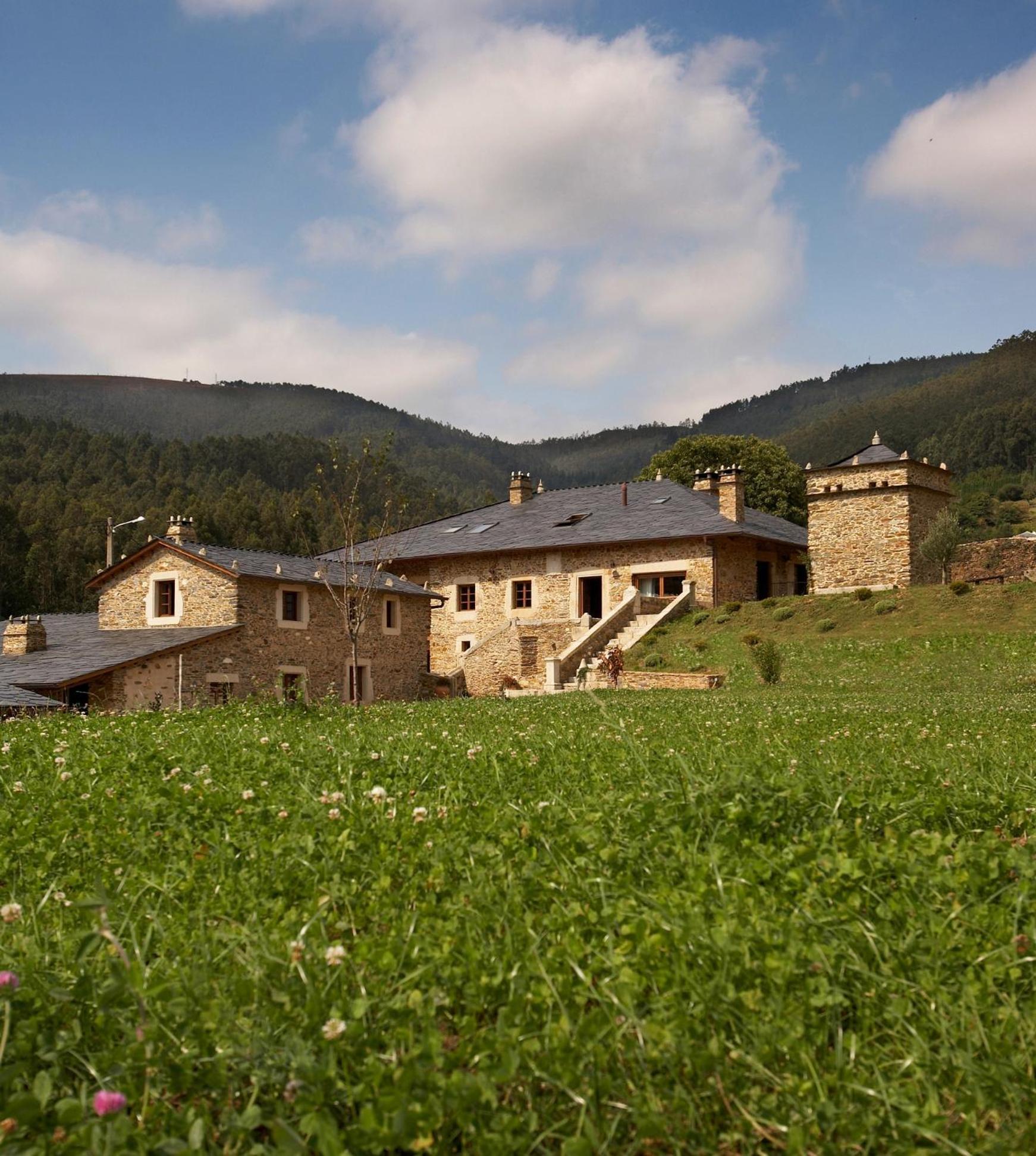 Areal Hotell Viveiro Exteriör bild