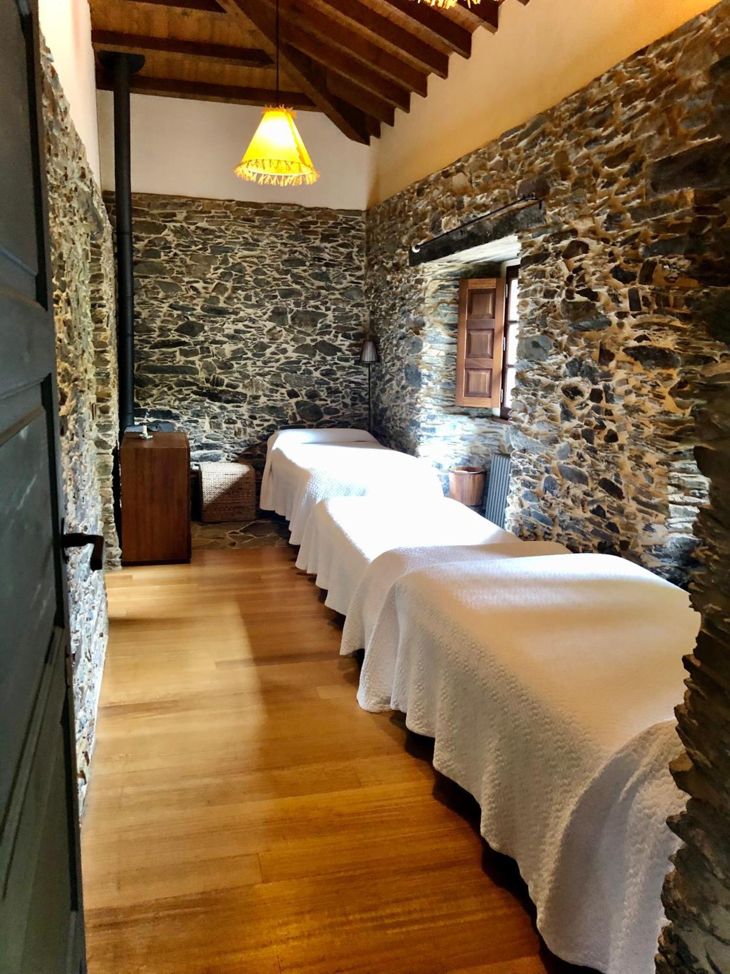 Areal Hotell Viveiro Exteriör bild