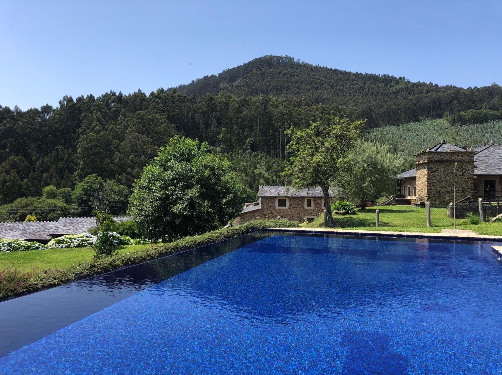 Areal Hotell Viveiro Exteriör bild